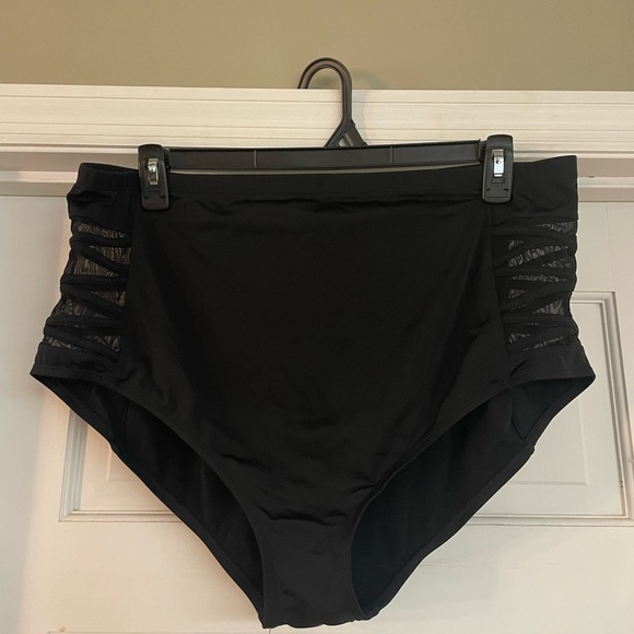 Torrid Crew Neck Black Floral Hawaiian Sleeve Knot Front Bikini 2 piece set SZ 3 - Picture 6 of 9